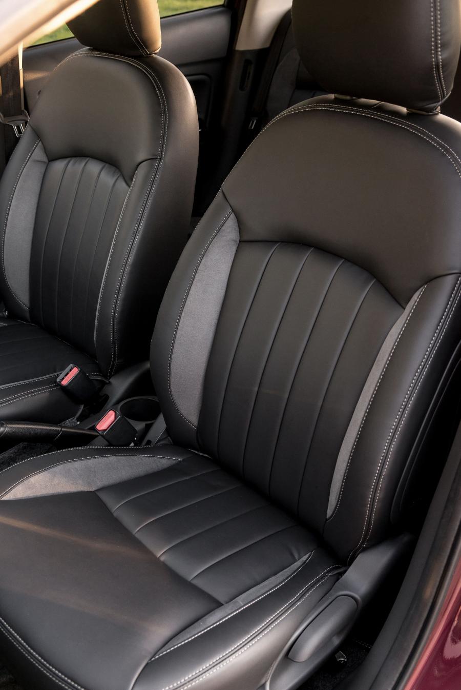 Интерьер Mitsubishi Mirage 2016 года  (UK) (фото 32 из 34)